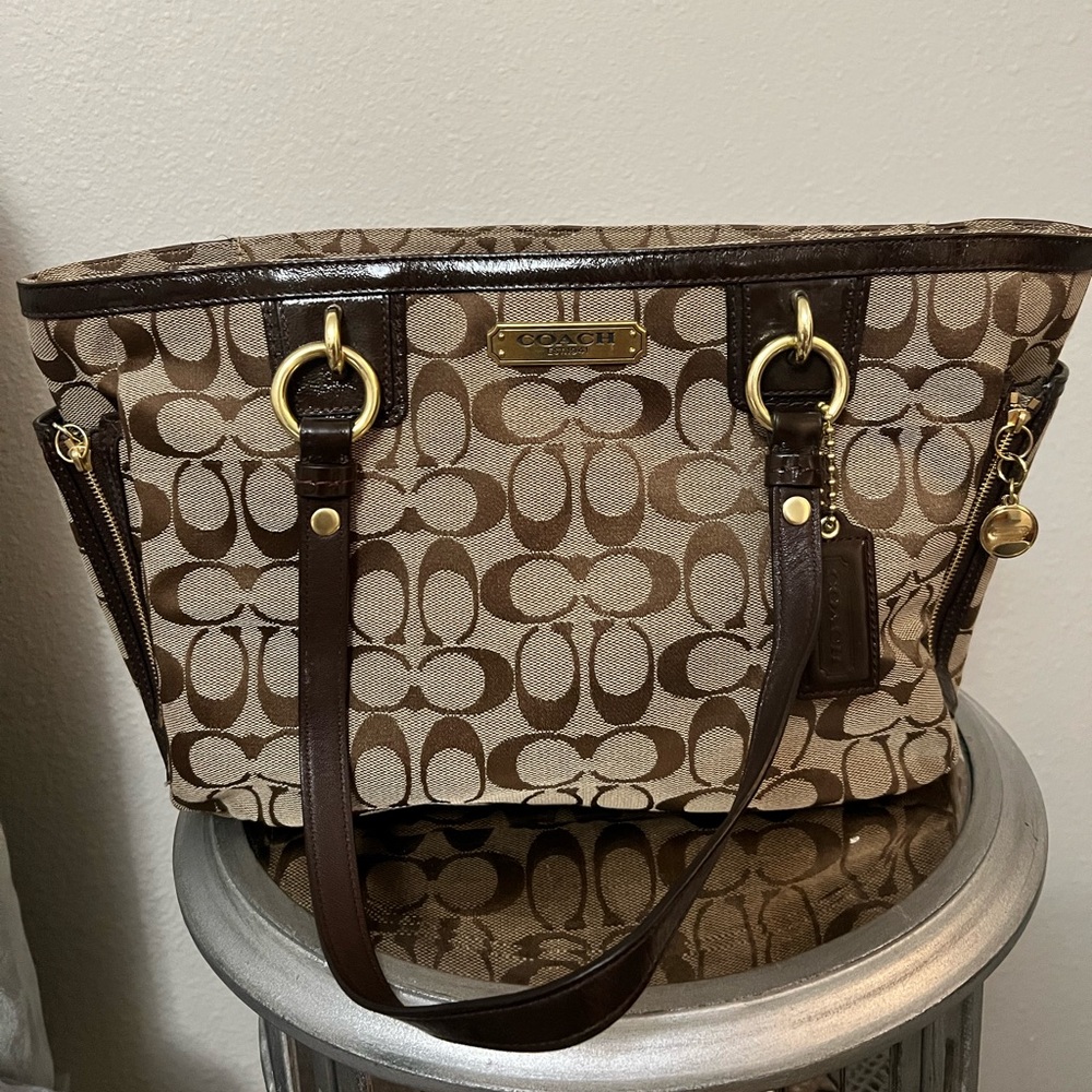 Coach Medium Shoulder Bag Gem